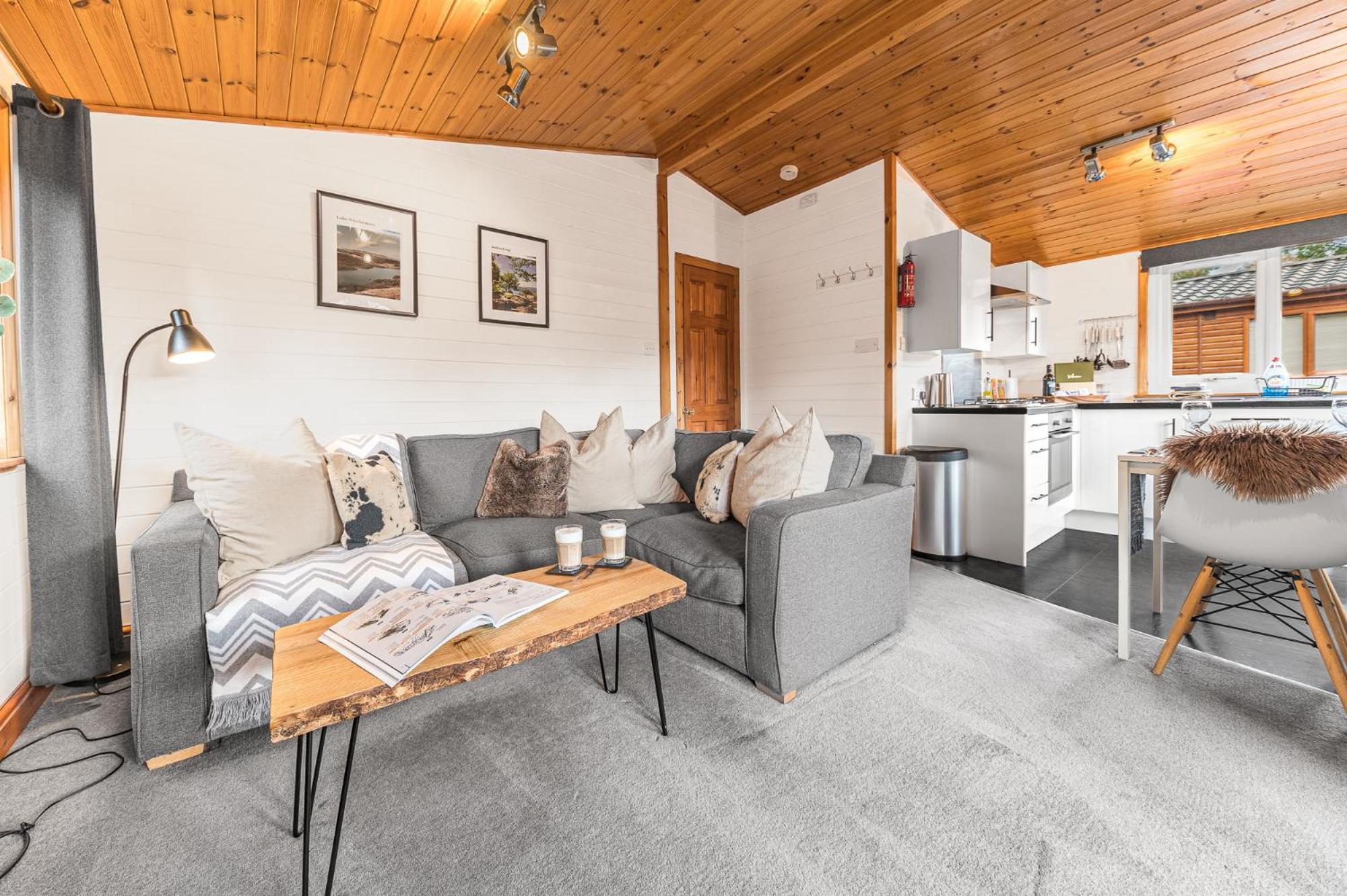 Bowness 45 - 2 Bedroom Lake Windermere Lodge エクステリア 写真