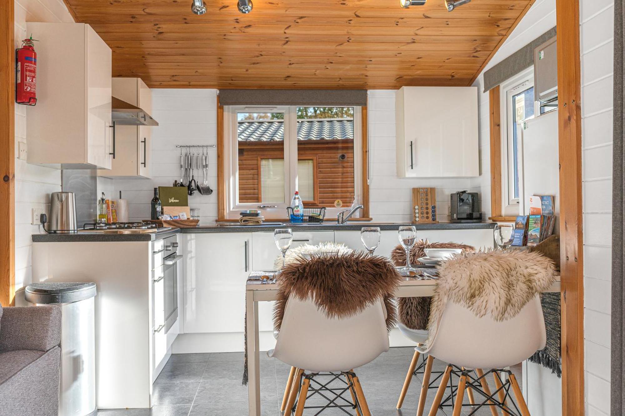 Bowness 45 - 2 Bedroom Lake Windermere Lodge エクステリア 写真