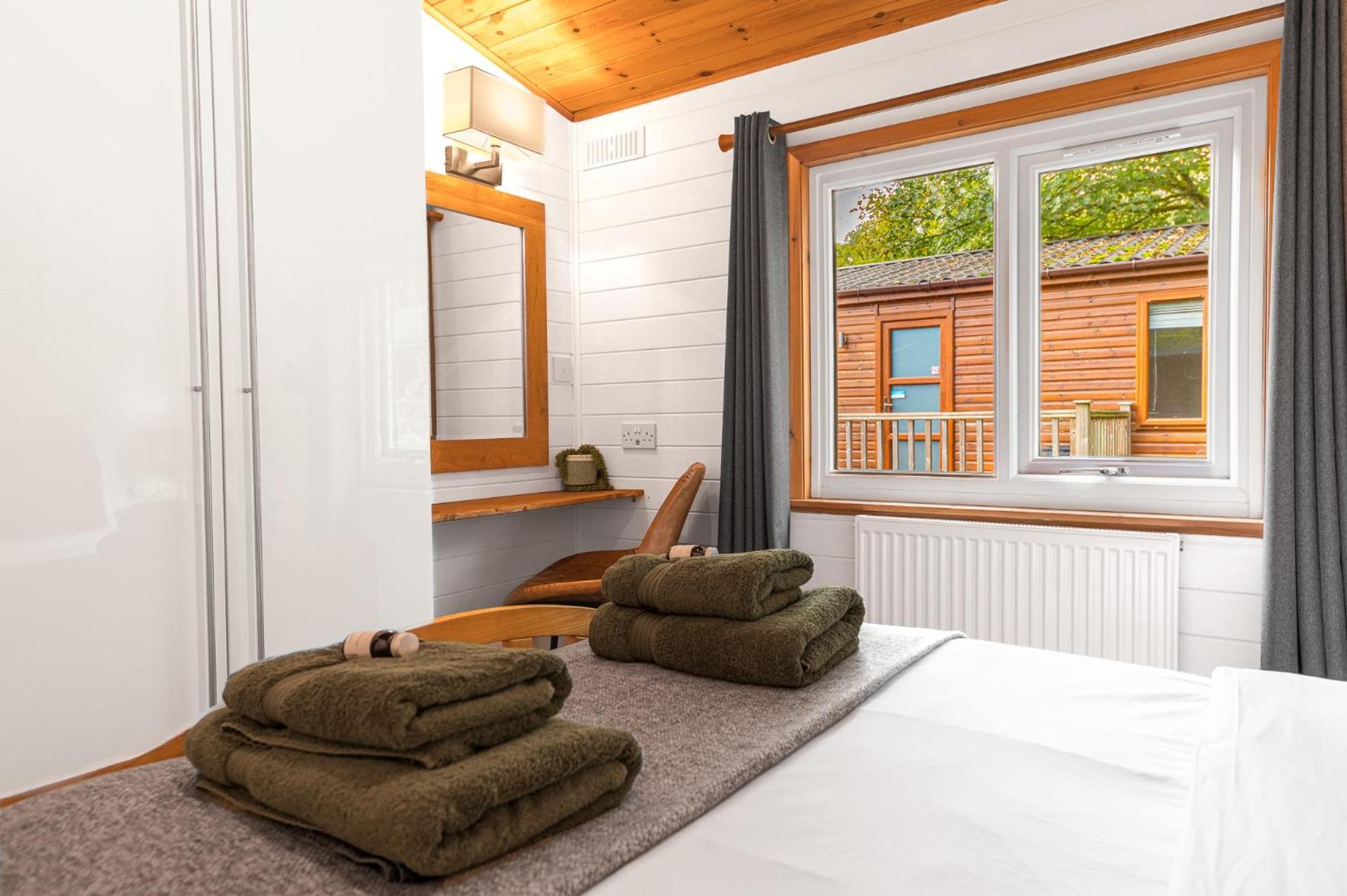 Bowness 45 - 2 Bedroom Lake Windermere Lodge エクステリア 写真