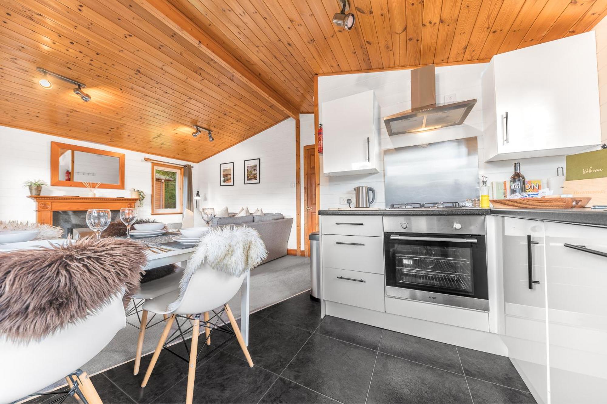 Bowness 45 - 2 Bedroom Lake Windermere Lodge エクステリア 写真