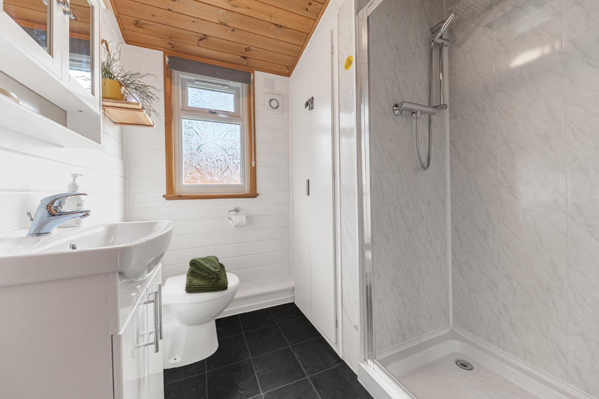 Bowness 45 - 2 Bedroom Lake Windermere Lodge エクステリア 写真
